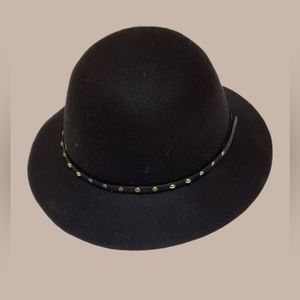 Magid faux wool black hat.